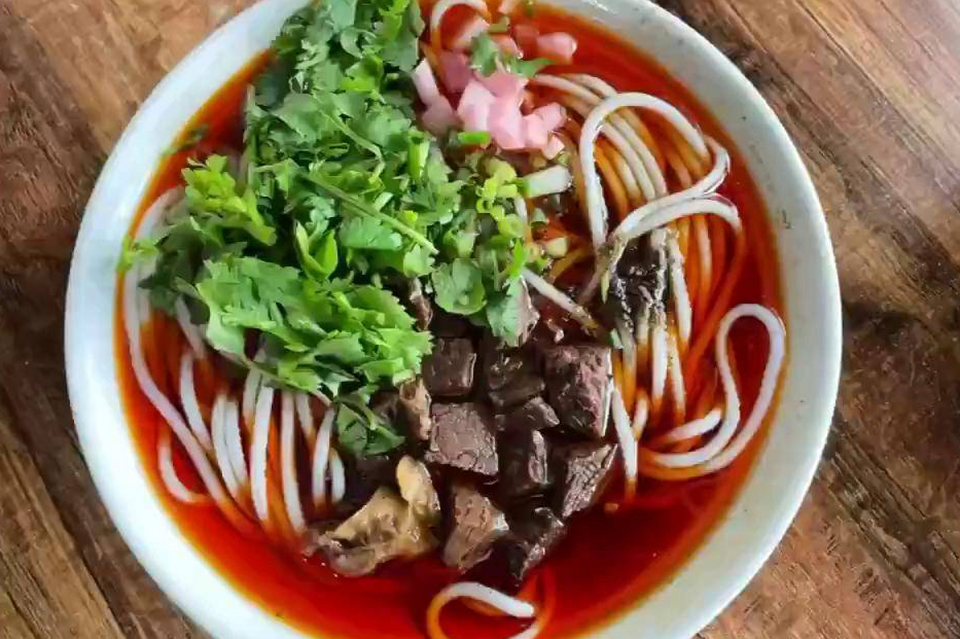 冬日逛吃攻略#贵州牛肉粉:是贵州地区的一道特色名小吃,尤其以花溪