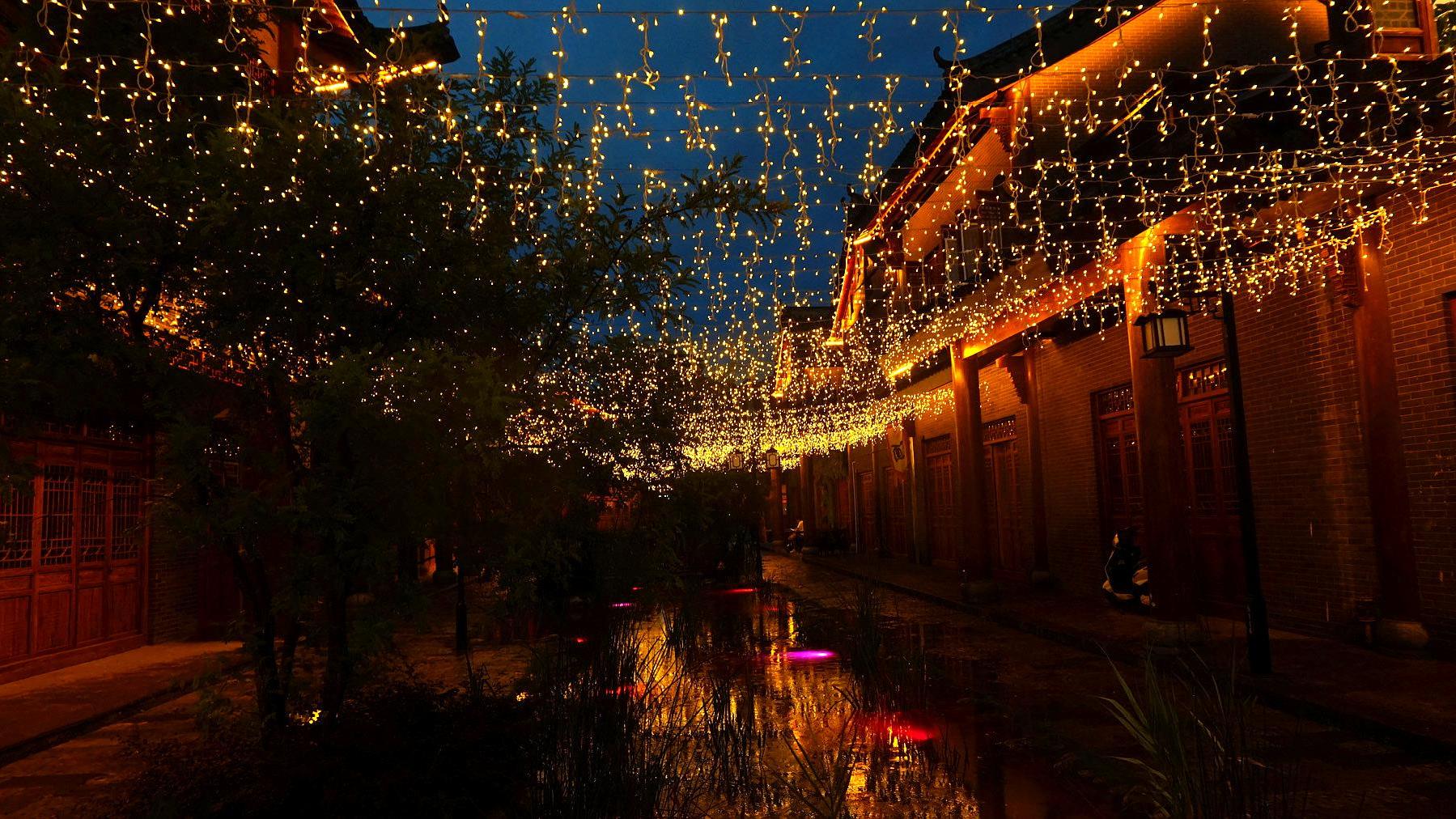 普洱茶马古城雨后夜景
