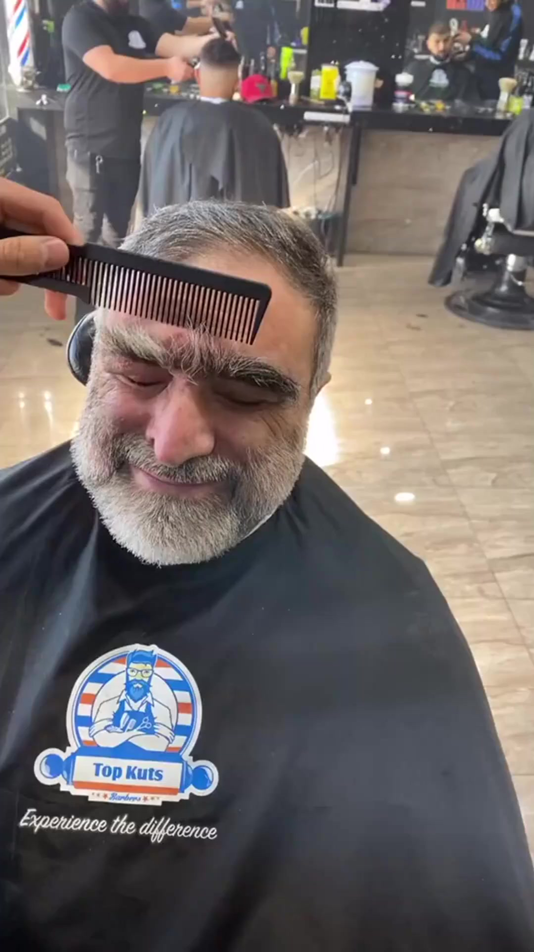 阿拉伯人凡尔赛现场,毛发生长太过旺盛,还得定时修建!