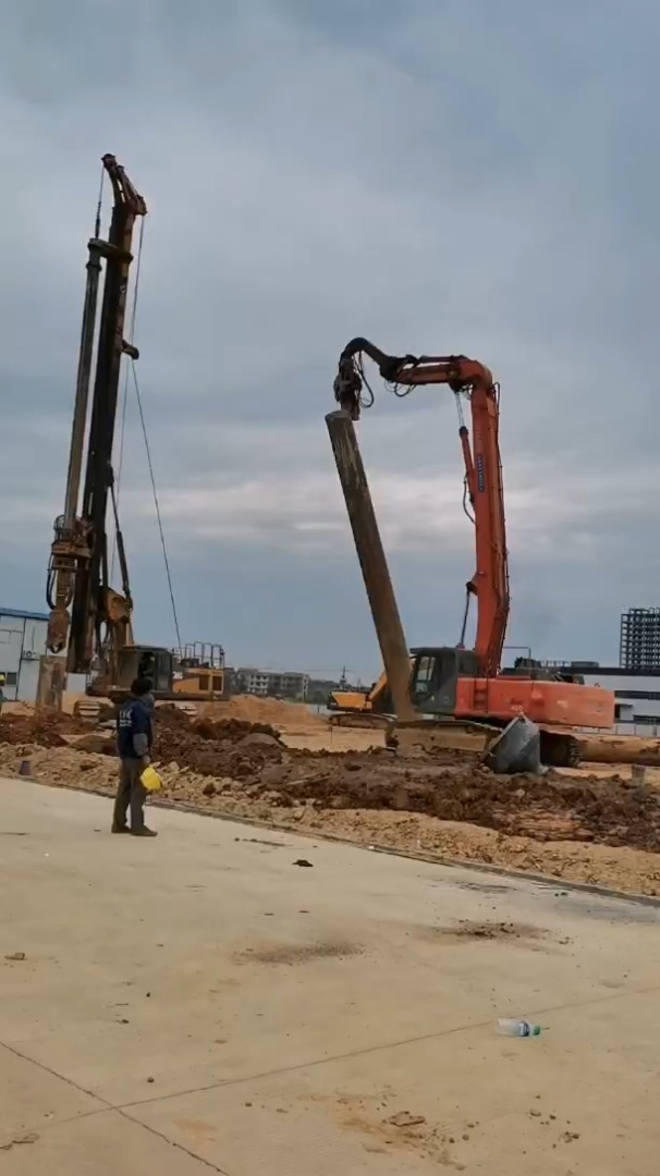 旋挖灌注桩压钢护筒1