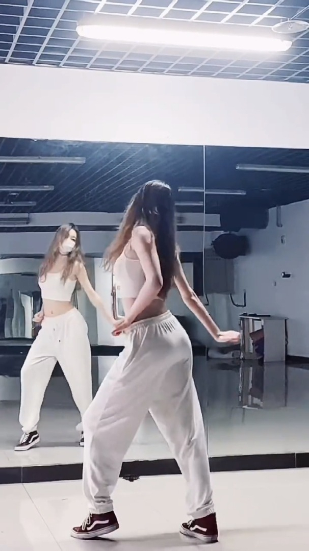 神仙编舞jennie最新练习室舞蹈翻跳