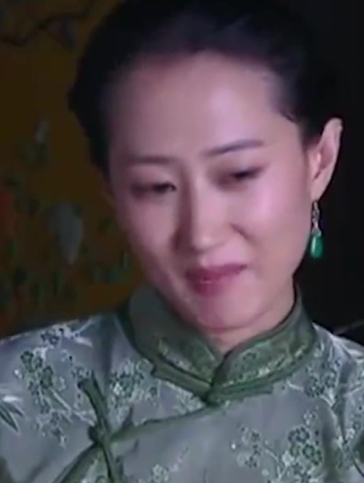 梦断乐缘堂:管家看上大嫂,趁富少不在讨好,一匹布料拿捏-度小视