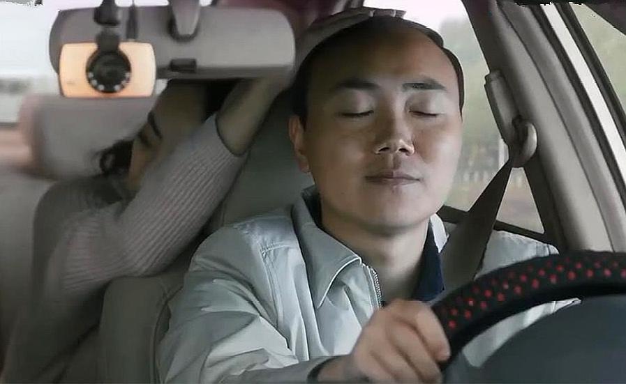 《装台》给别人孩子当爹,卖假酒,对这样的谭道厚同情还是嘲笑?