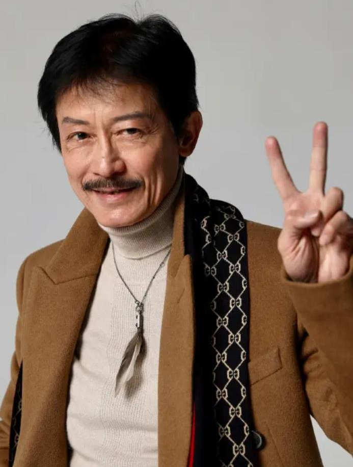 一句话帮助成龙打进好莱坞,让王家卫妥协,陈勋奇到底有多牛?1-度小视