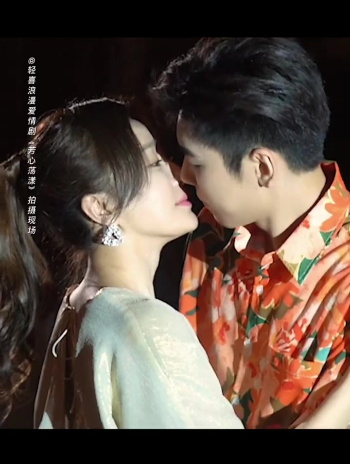 秦岚王子异拍吻戏秒变磨鼻子大赛,精英御姐x纯情奶狗吻戏花絮!