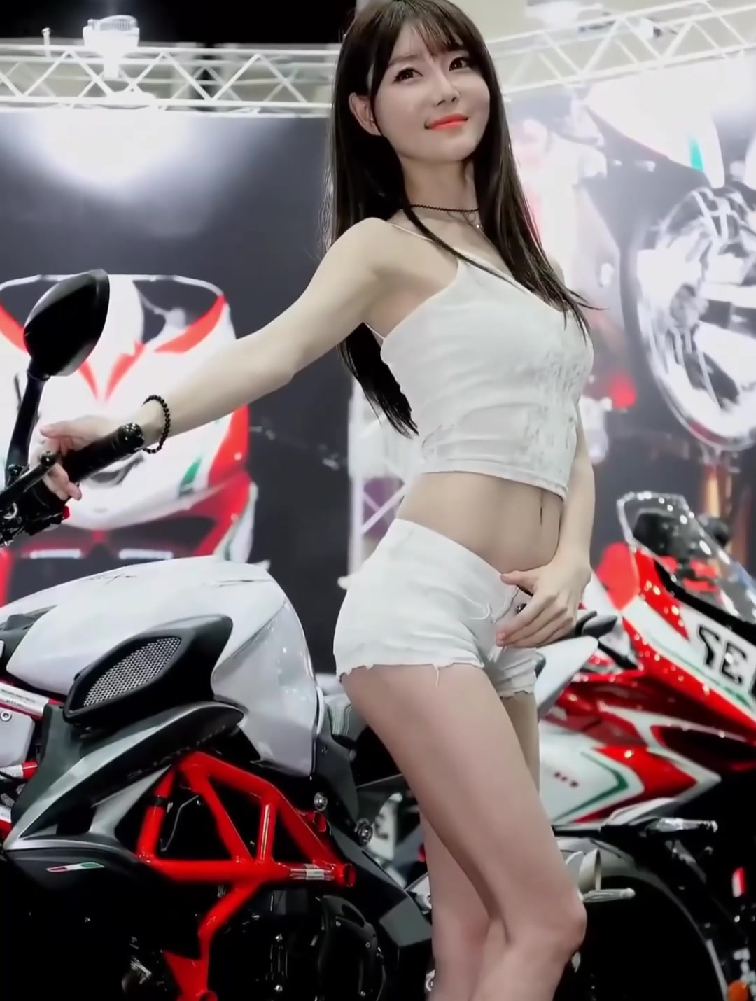 韩国美女崔瑟琪,精彩视频第123弹,精致容颜魔鬼身材,魅力十足