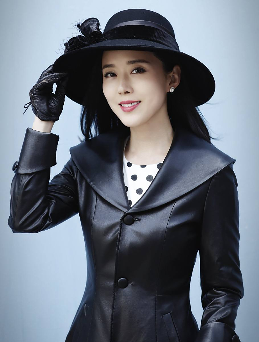 著名演员颜丹晨:44岁勇敢为小丈夫生子,曾因最美嫦娥走红4