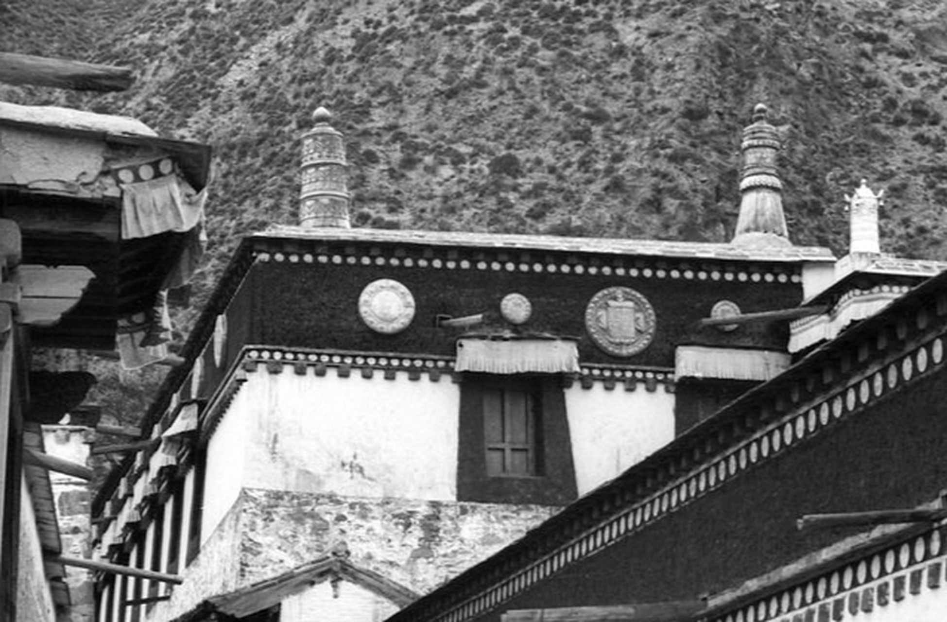 的甘南夏河拉卜楞寺老照片,拉卜楞寺,位于甘肃省甘南藏族自治州夏河县