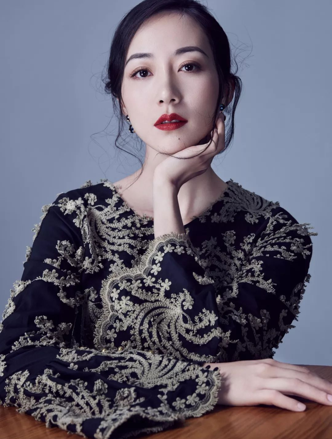 "顶级富婆"韩雪,戴6千万钻戒住3亿豪宅,18岁身价就已经过亿3-度小视