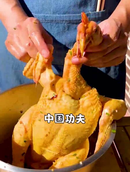 请巴塞罗那菜市场各路神仙,品尝中华盐焗鸡-度小视