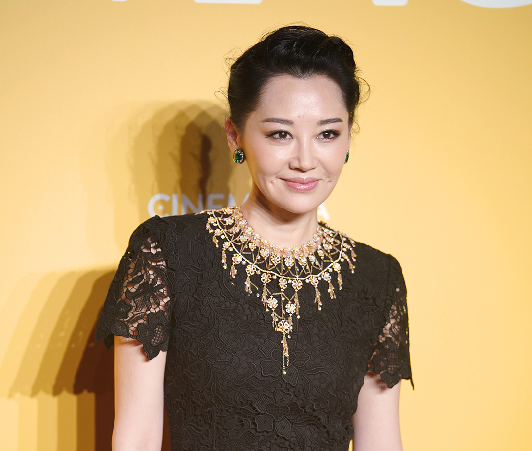 明明长了一张相似的脸,一个帅一个"土",颜值差距