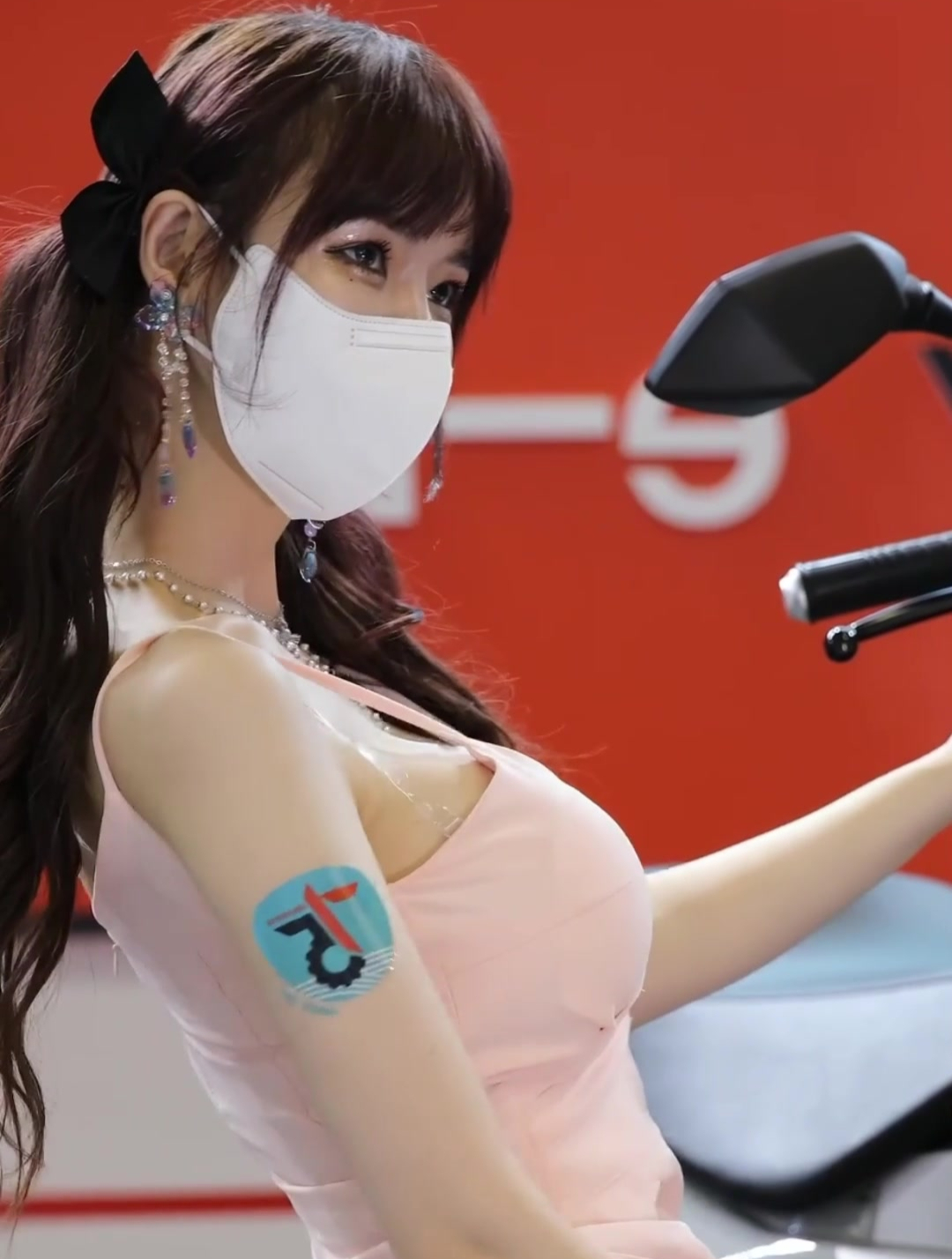 赛车模特闵汉娜,精彩视频第5弹,精致容颜婀娜身姿,魅力十足-度小视