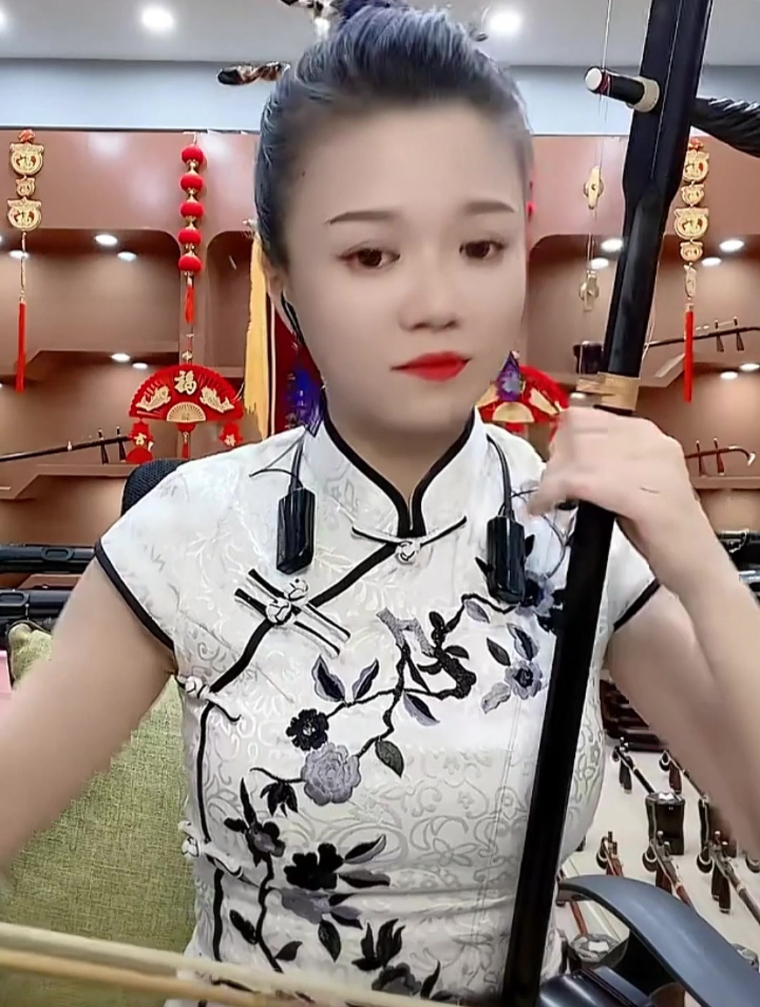 二胡演奏《九九艳阳天》