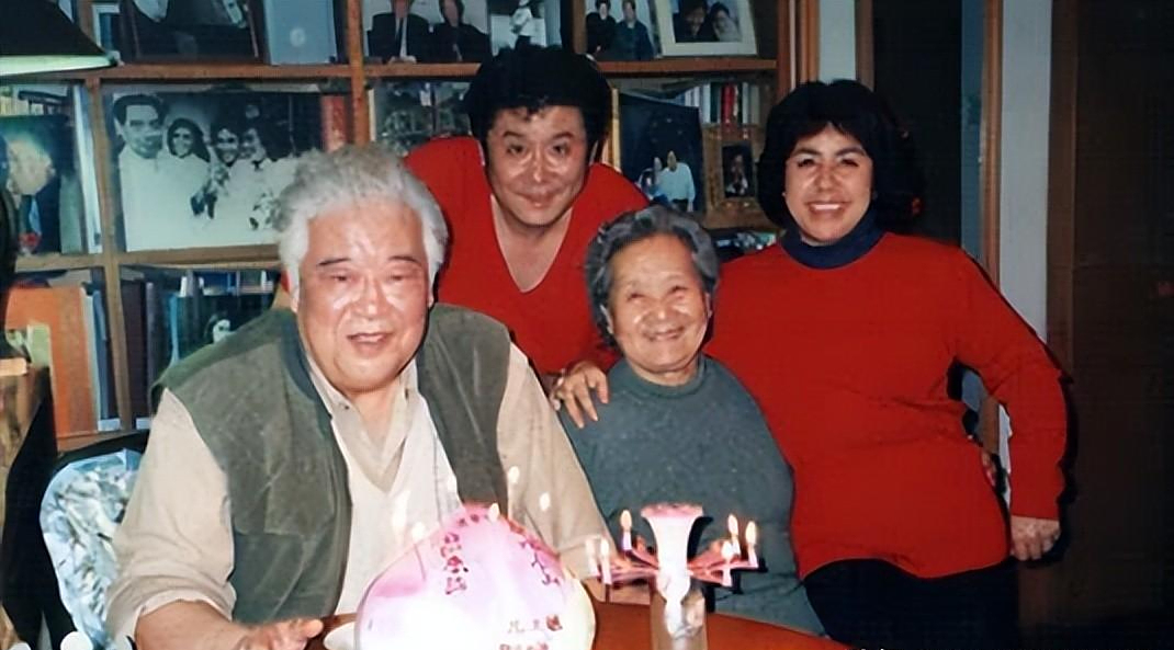 著名演员于洋晚年丧子女儿远嫁国外他将歌唱家儿媳当女儿