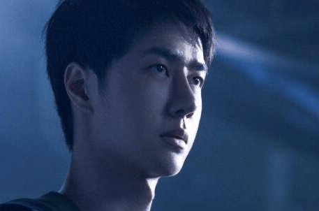 《热烈》陈烁手上为什么带皮筋?凯文是谁演的?