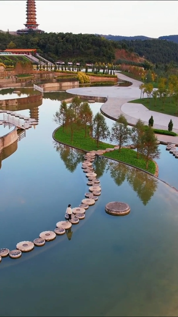 大自然治愈风景:我把弥勒五彩池最美的样子拍给你看
