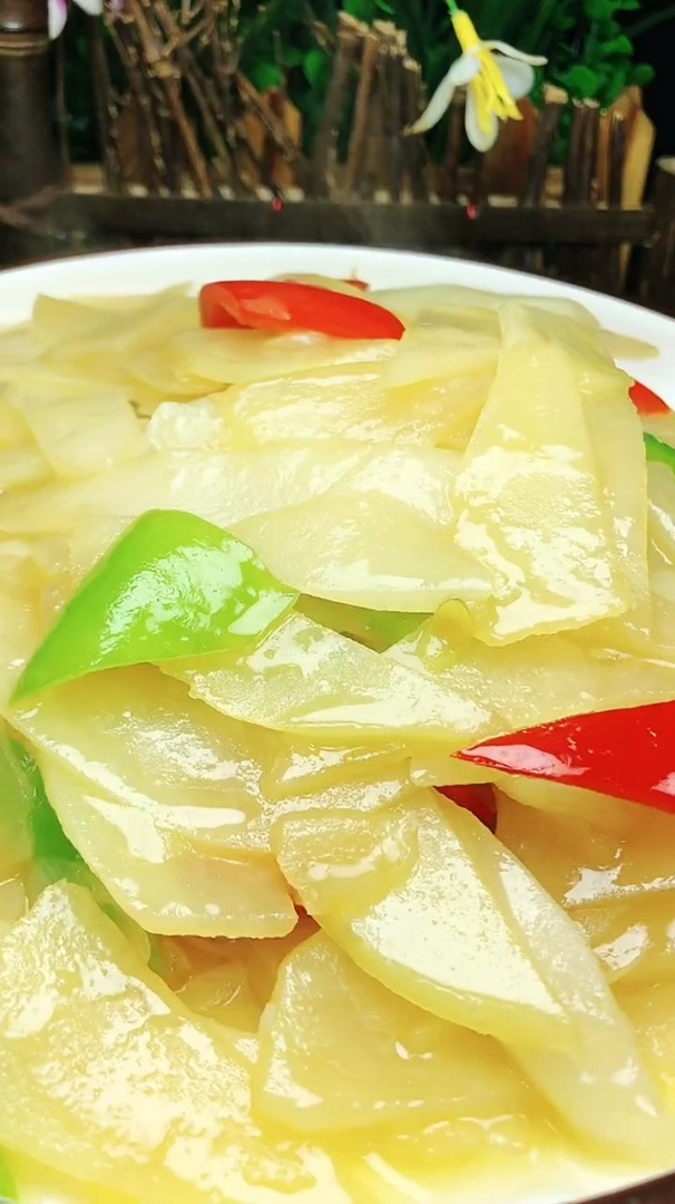 清淡好吃的老黄瓜炒土豆片