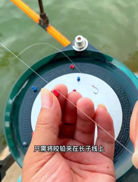 你知道咬铅的作用吗?不伤子线,防走水,使用简单出门钓鱼带上它-度小视