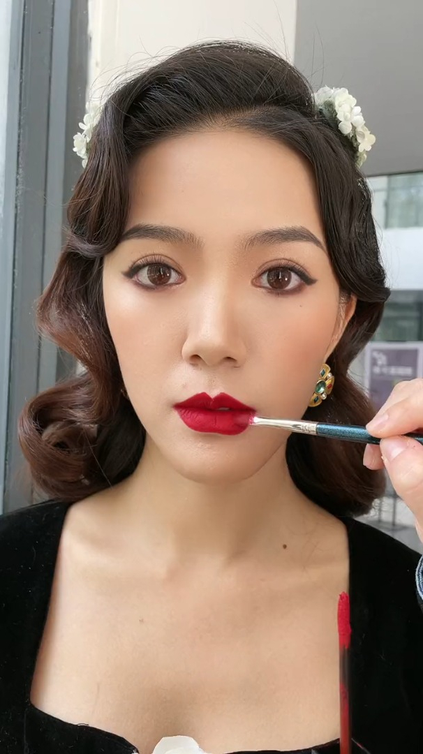 今日妆容,复古大红唇