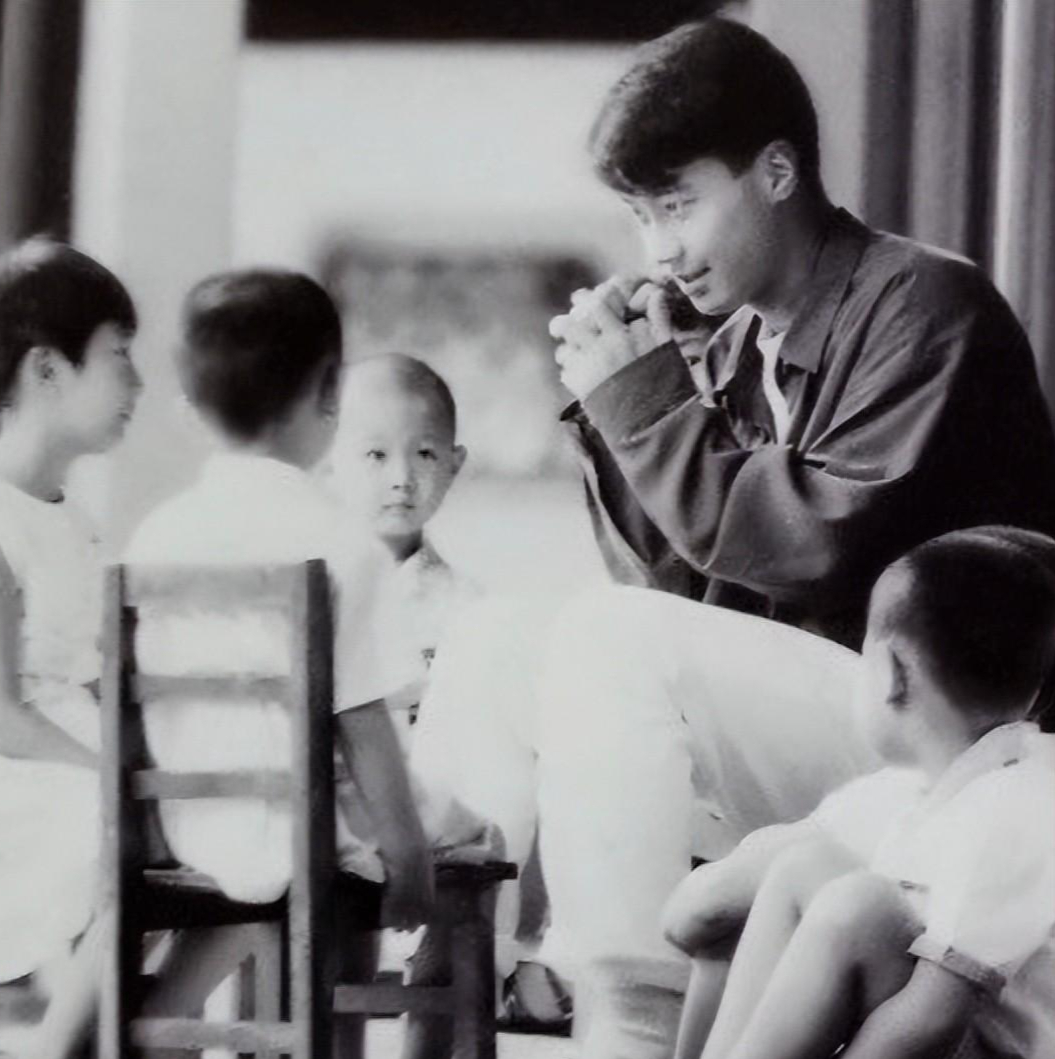 黎明,低调投身慈善,最早拿到联合国护照的华人