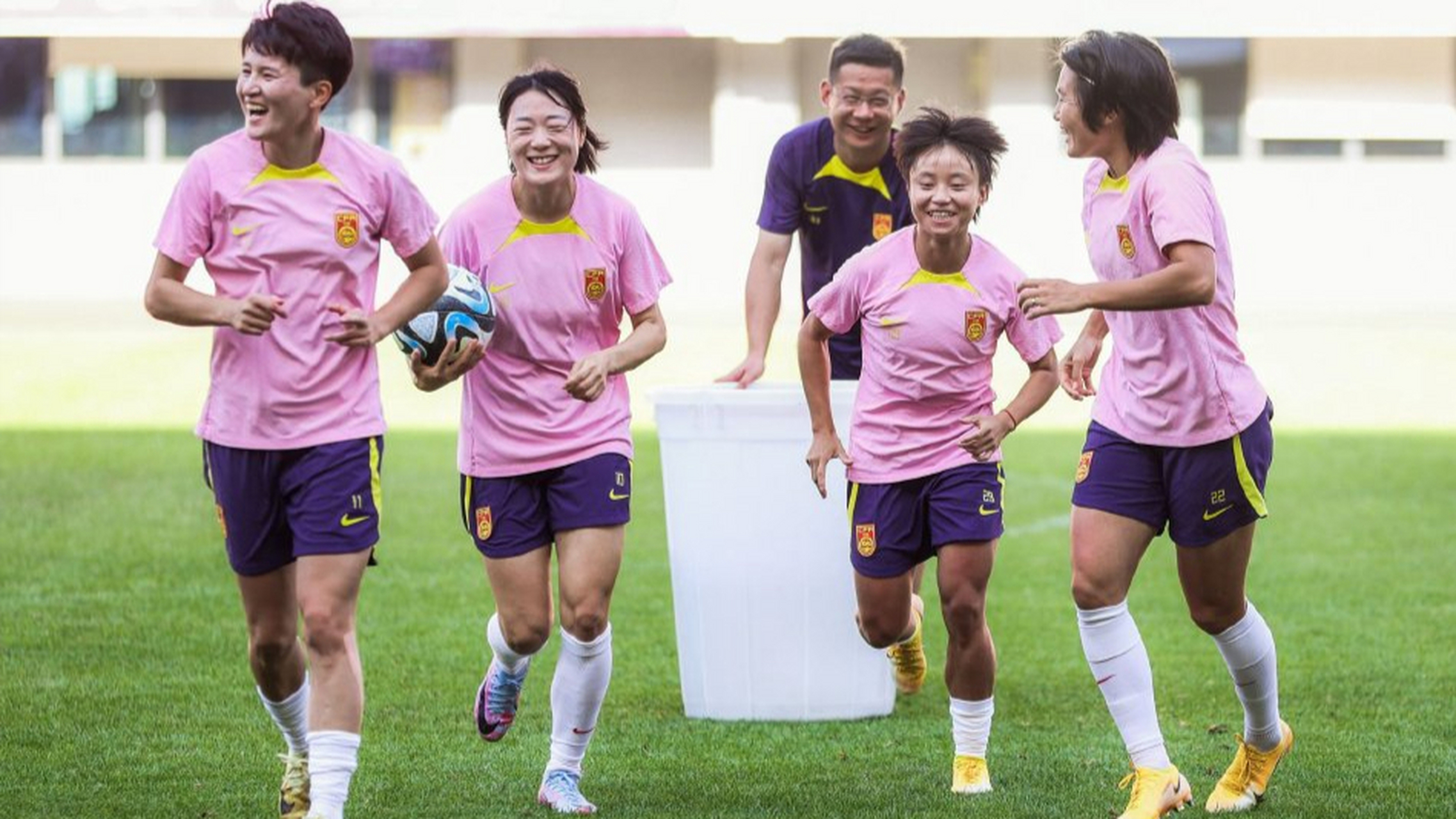 孙雯:中国女足世界杯没具体目标,打出"女足精神"即可 中国女足一行