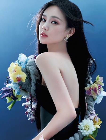 李一桐时尚写真,高贵又性感!