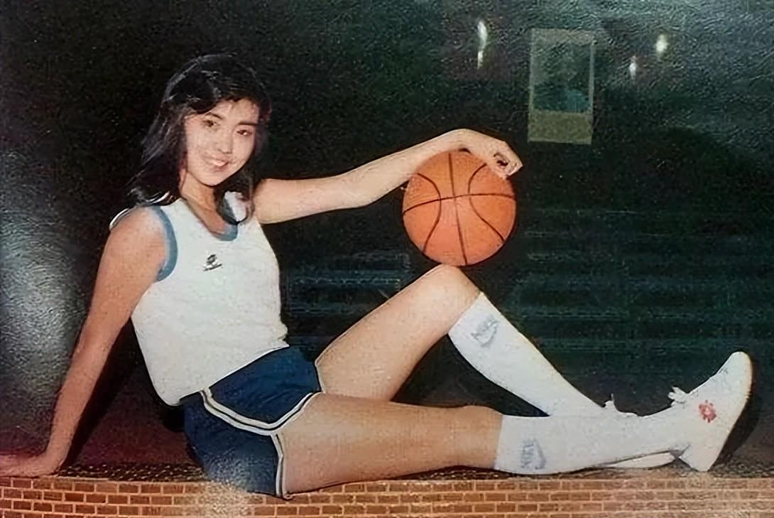 56岁王祖贤现状:隐居加拿大十几年,至今未婚,疑似已经正式出家