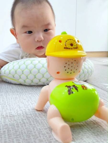 宝宝2个月抬头就很棒了,多亏了它!