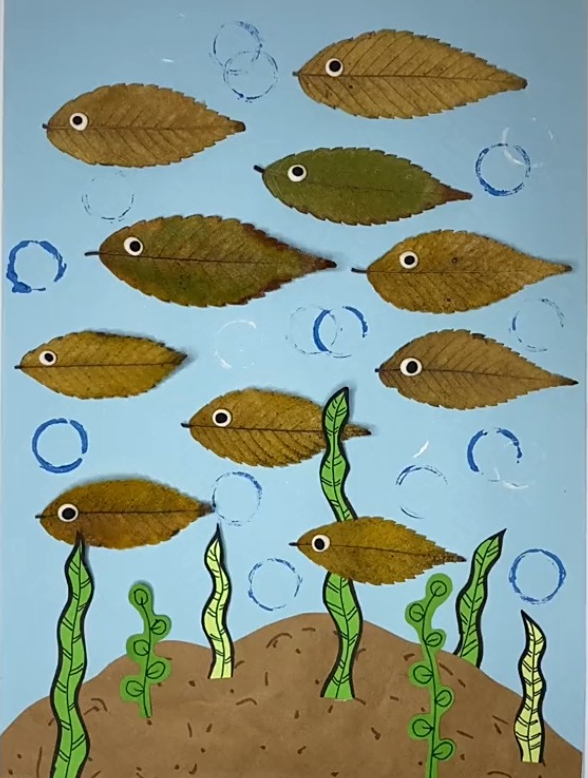 适合小班宝宝创作的树叶贴画小鱼儿