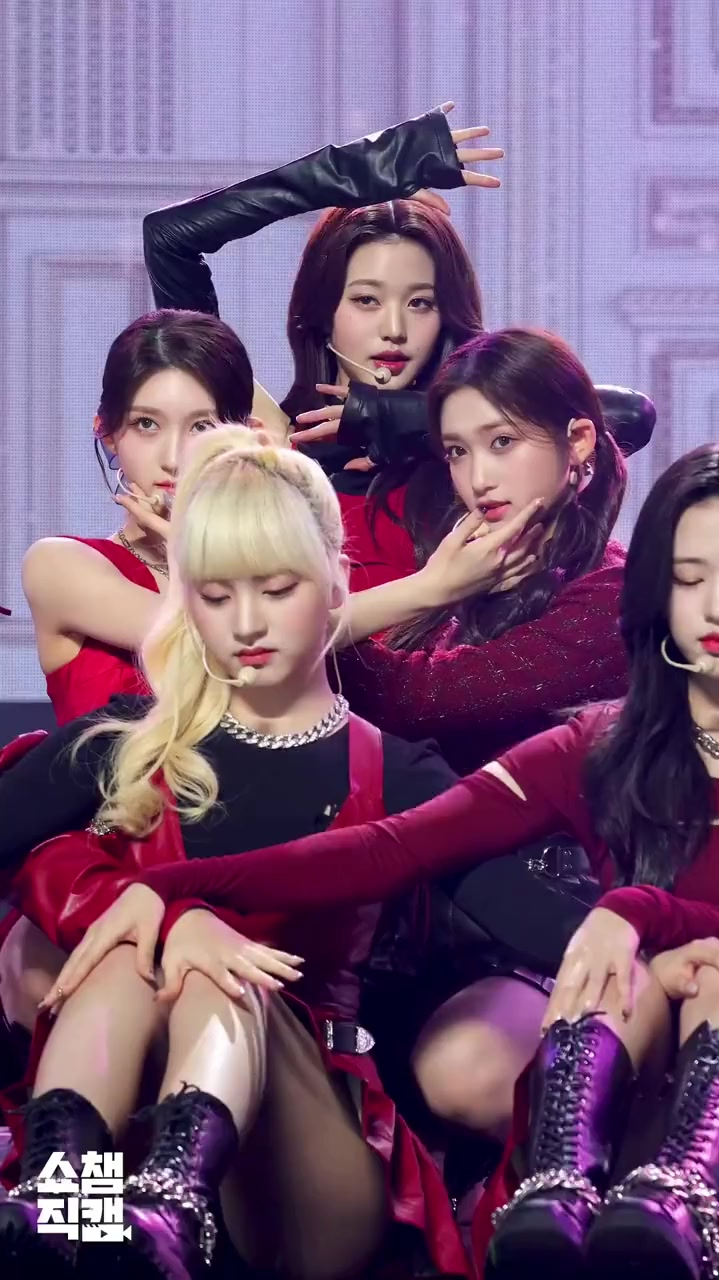 直拍舞蹈神仙颜值韩舞又美又飒女团舞台