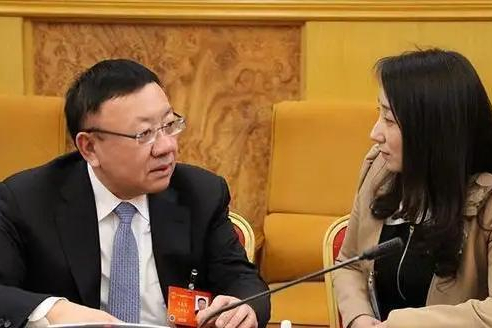 丹东富豪王文良:坐拥丹东港身家130亿,因欠667亿"遁逃"美国