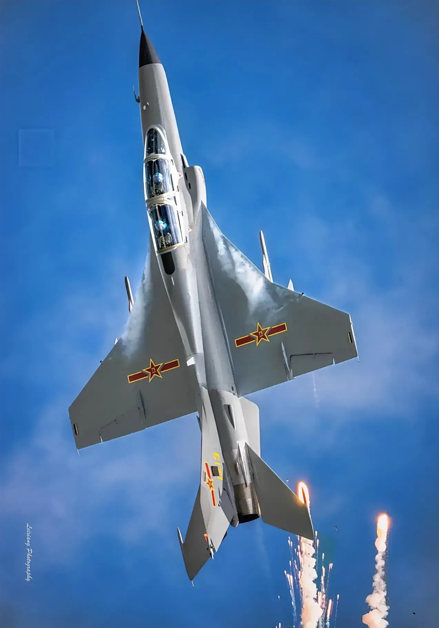 长春航空展上的歼教-9教练机高清图,高清视角下的歼教9很是帅气,此次