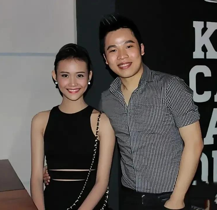 模特,也非常开心,在闲聊的过程中,武克捷得知这位台球女郎名叫郑玉贞