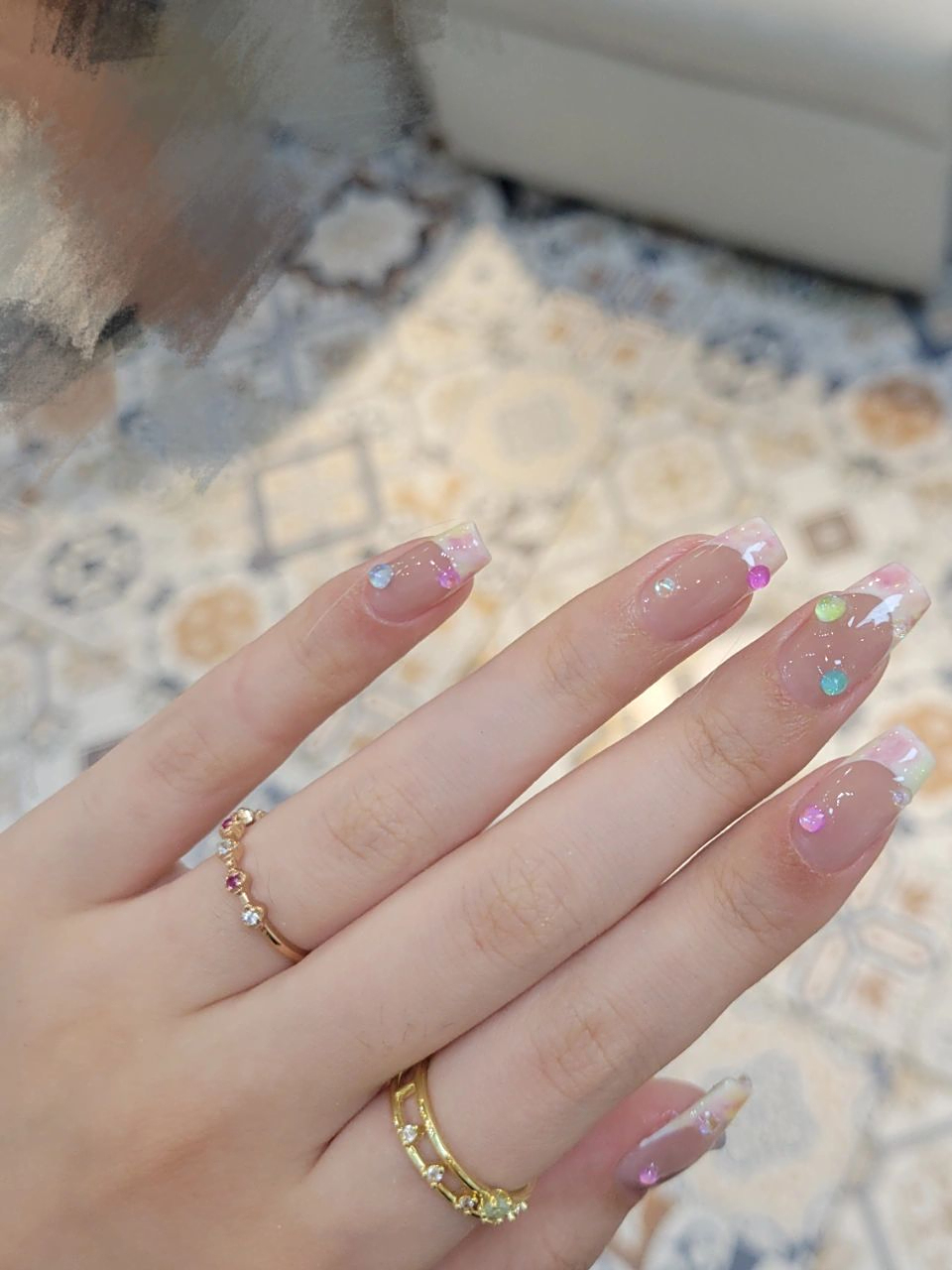 甜妹都爱的人鱼泡泡珠 人鱼泡泡珠晕染法式美甲,一开始仅涂抹一个透明