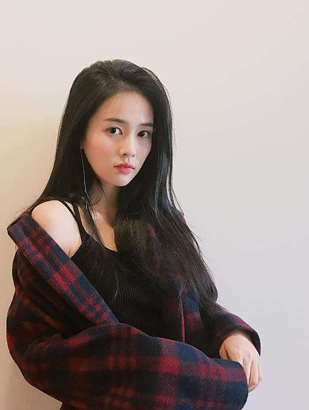 "淘宝模特"白鹿:娱乐圈带闺蜜暴富第一人,后凭魔性笑容出圈4-度小视