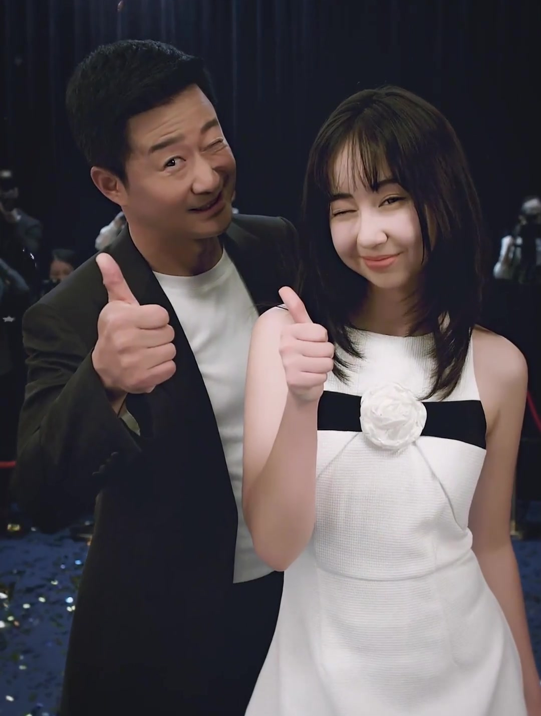 吴京蔡书雅,原来京哥也可以如此可爱,京哥的拍照姿势这次变了哦