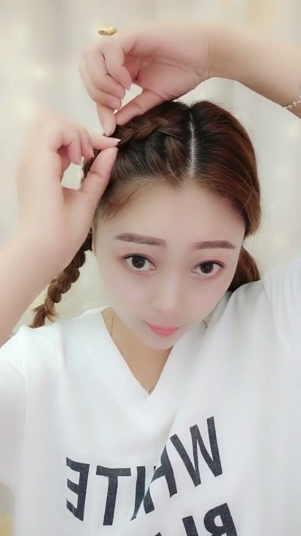 好看的辫子发型,双马尾麻花辫