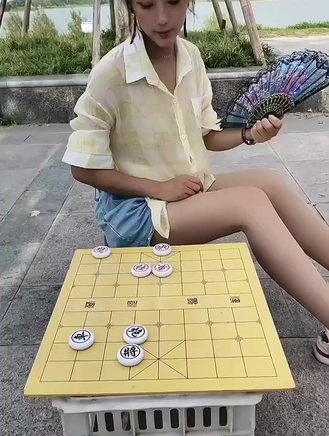 美女下象棋图片图片