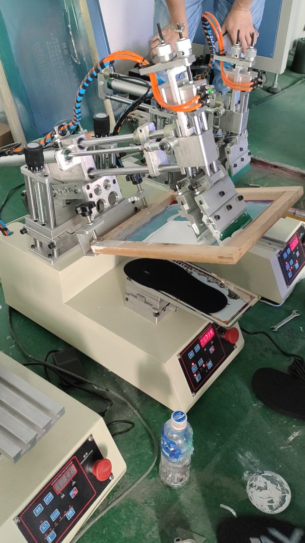 东莞市恒邦机械有限公司小型摇臂丝印机1520鞋垫丝网印刷机工厂