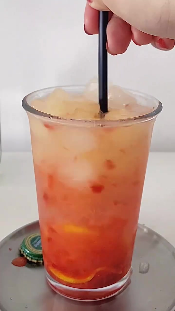 草莓桃桃柠檬气泡水