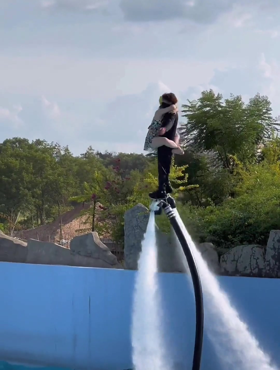 挑战水上飞人,不料教练竟这样玩,真是太坏了