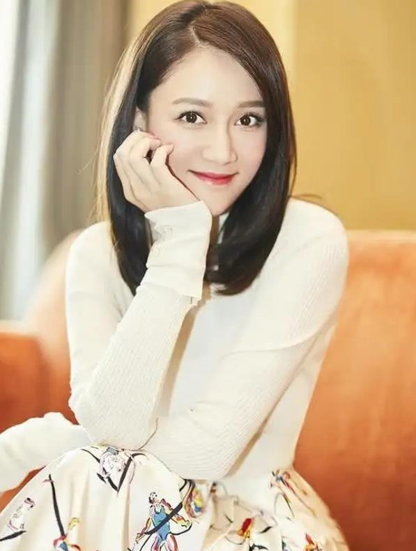 中年少女陈乔恩:曾与霍建华念念不忘,如今43岁被宠成少女1