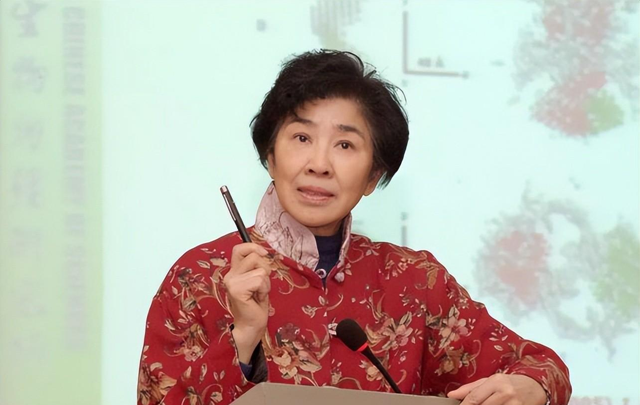 王志珍院士在央视开讲,鞋底掉黑渣,并非没精心挑鞋