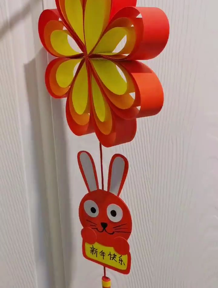 用彩纸做个喜气洋洋的兔年挂饰-度小视