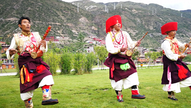 巴塘弦子的艺术特色及其在藏区高等学校的传承