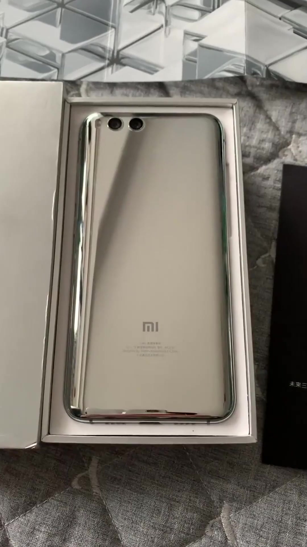 买新不买旧除非小米6,全球限量100台小米6亮银版,曾炒到十万!