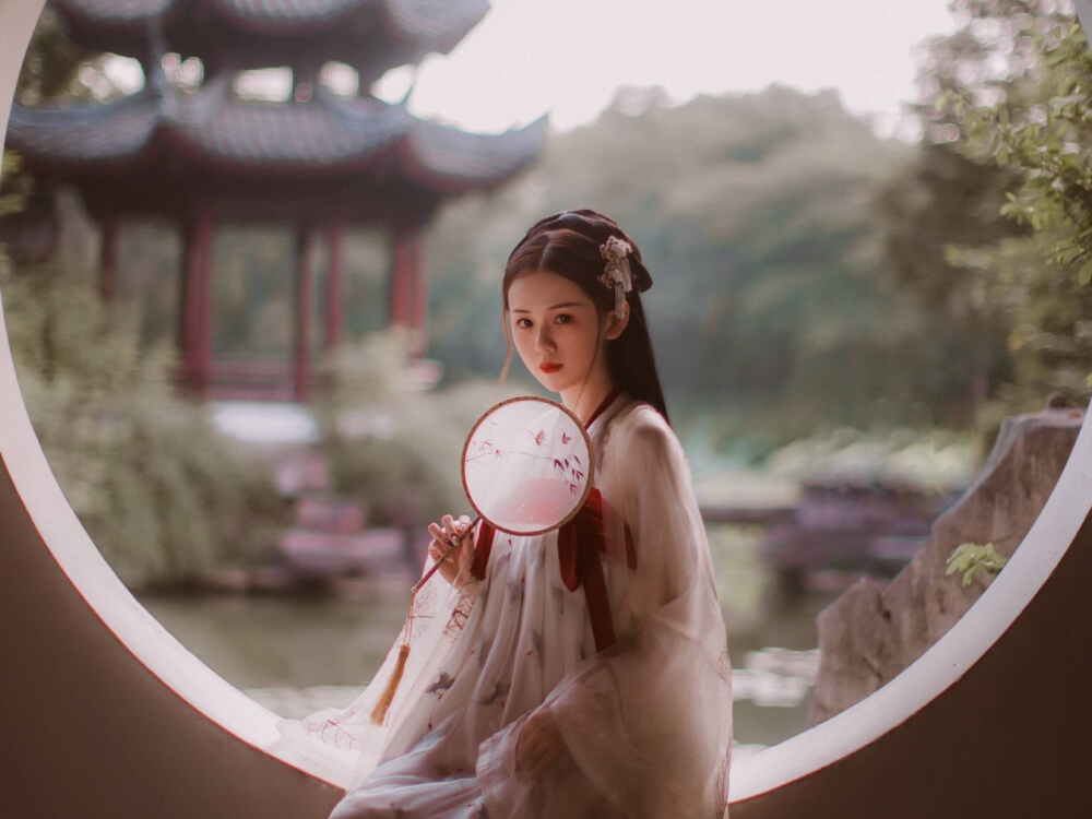 种田宅斗文《素衣千金》新婚之夜,他的弱女子小白花王妃原形毕露