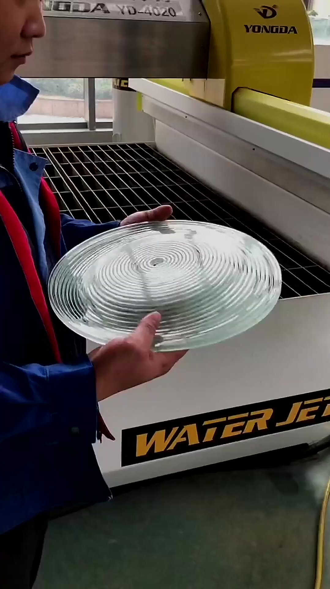 水刀切玻璃,如果不是亲眼看到,打死我也不敢相信!