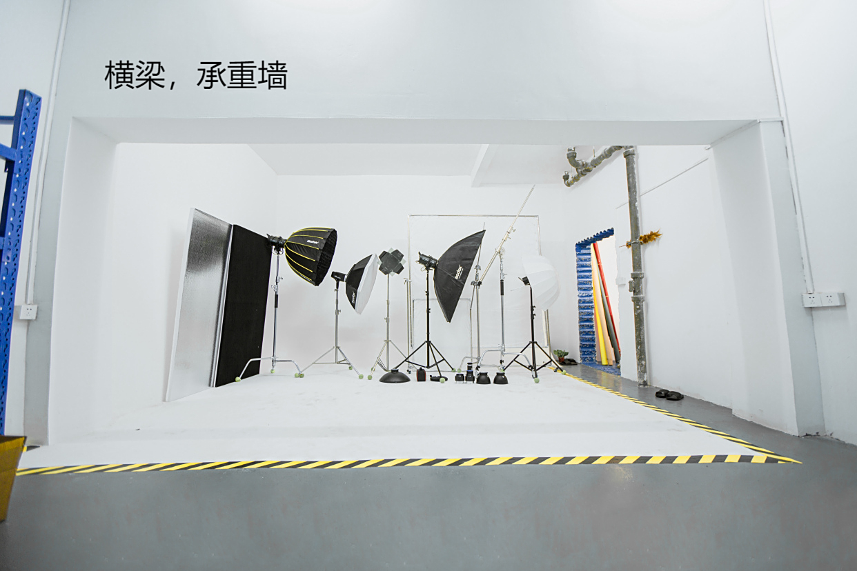 新的浪潮,暗月红摄影棚首拍无影墙商业摄影,创意拍摄作品赏析