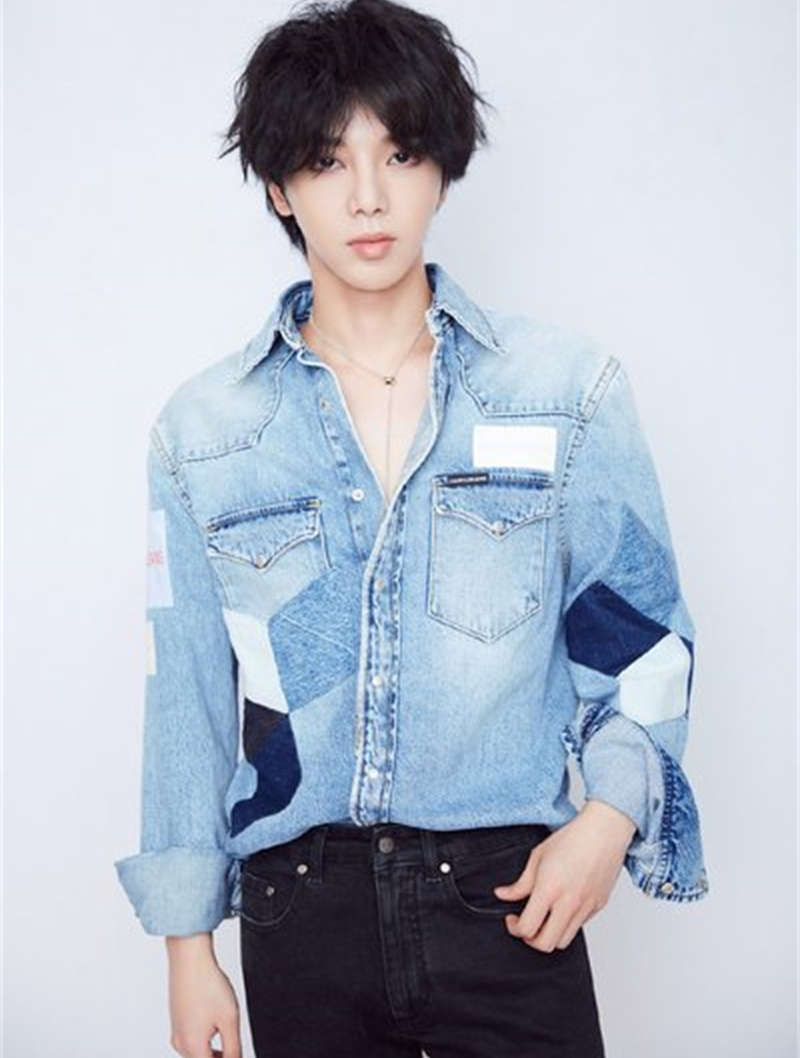 华晨宇一把抱住杨幂,谁注意他手放在哪了?网友替张碧晨不值!2-度小视